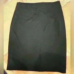 White House Black Market black pencil skirt in size 10. NWT.